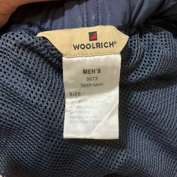 Woolrich swim trunks with lots of pockets Large Men's Navy Blue Shorts - Picture 5 of 8